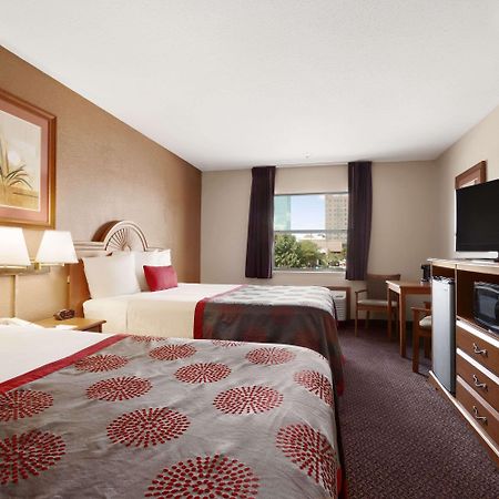 Ramada By Wyndham Sioux Stadt Exterior foto