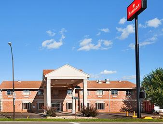Ramada By Wyndham Sioux Stadt Exterior foto